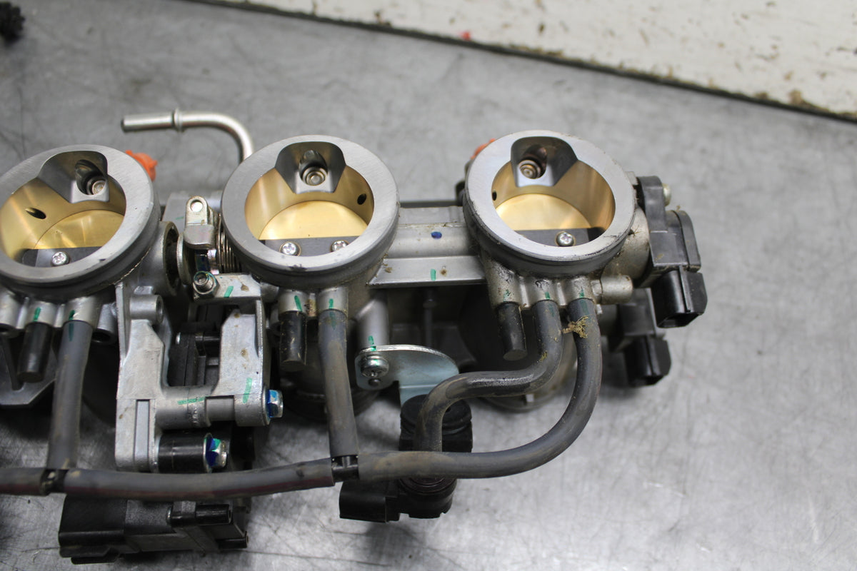 24-25 KAWASAKI NINJA ZX6R MAIN FUEL INJECTORS / THROTTLE BODIES BB726