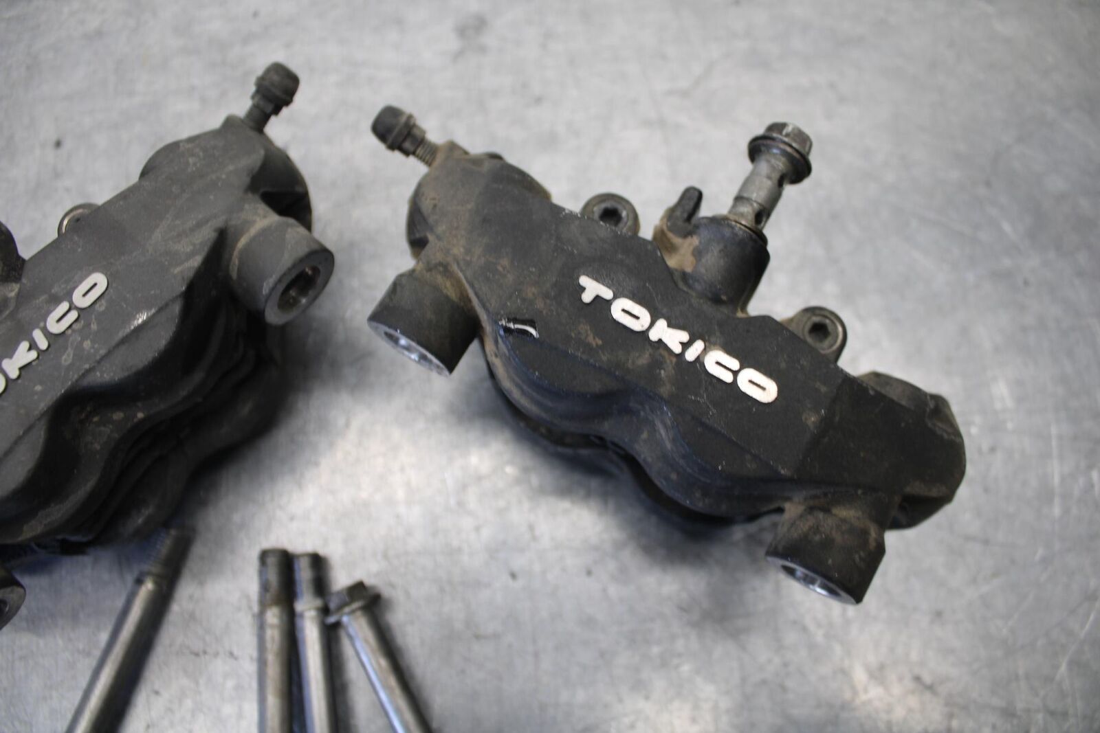 08-10 SUZUKI GSXR 600  RIGHT LEFT FRONT BRAKE CALIPER SET PAIR CALIPERS BB101