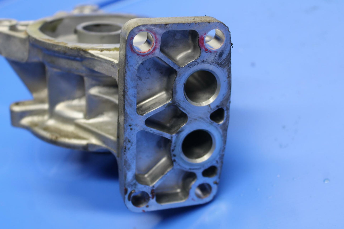 19-20 KAWASAKI NINJA ZX6R OIL FILTER UNION SUPPORT BRACKET BB419