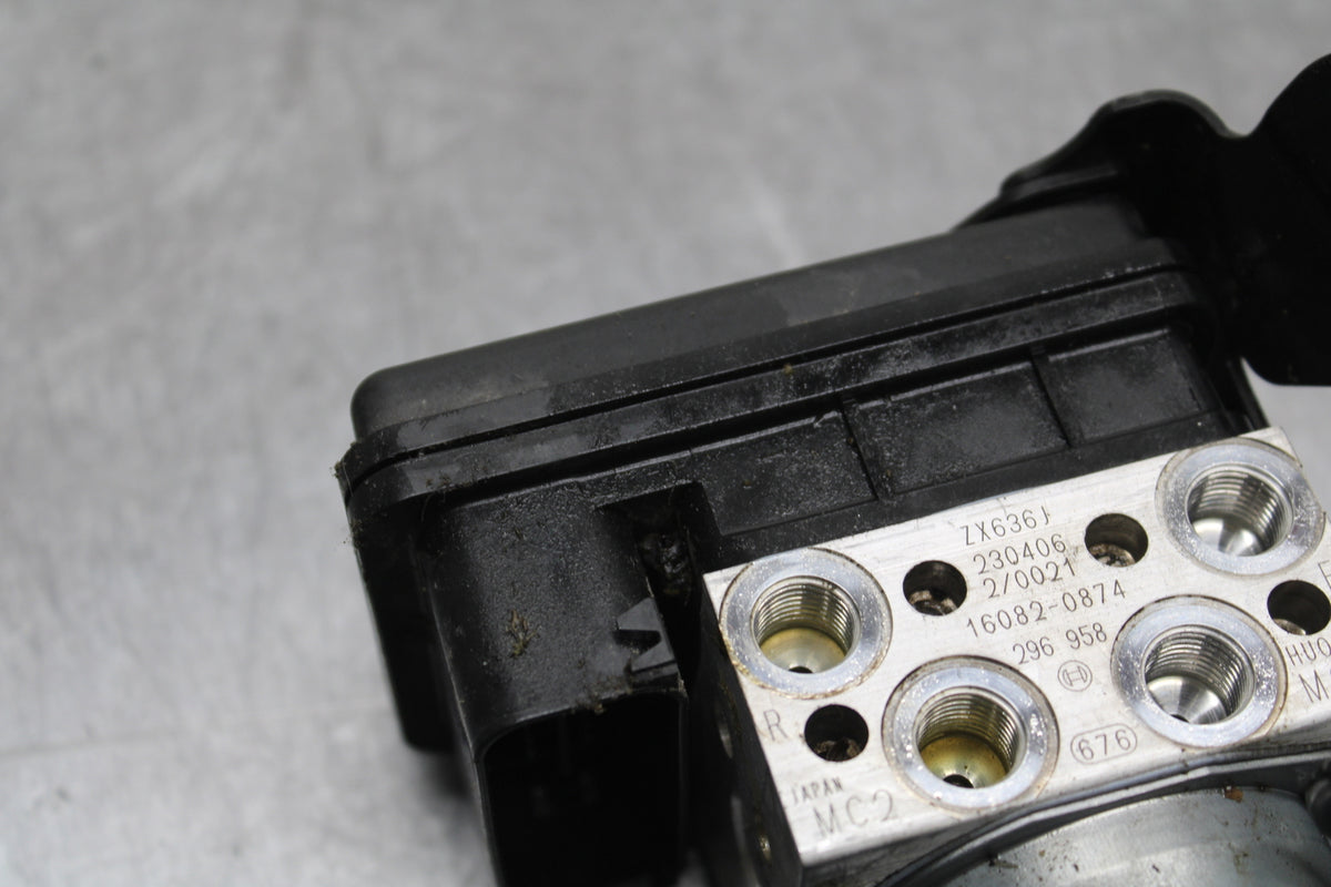 24-25 KAWASAKI NINJA ZX6R ABS PUMP UNIT MODULE BB726