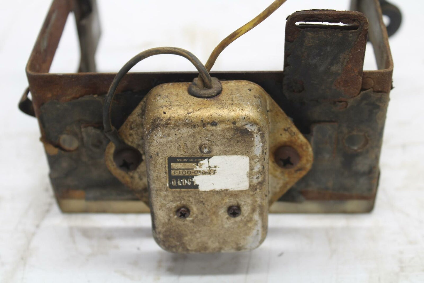 77-79 SUZUKI GS750  BATTERY TRAY BOX BB258
