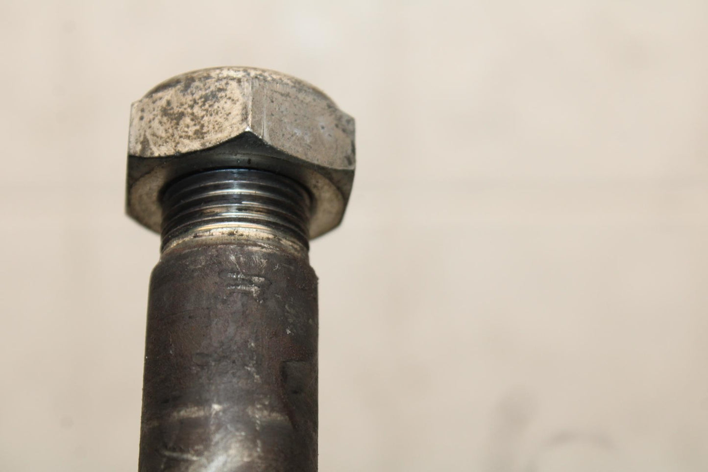 2006 Honda CBR600F4i REAR AXLE BACK WHEEL RIM PIVOT BOLT AXEL BB567