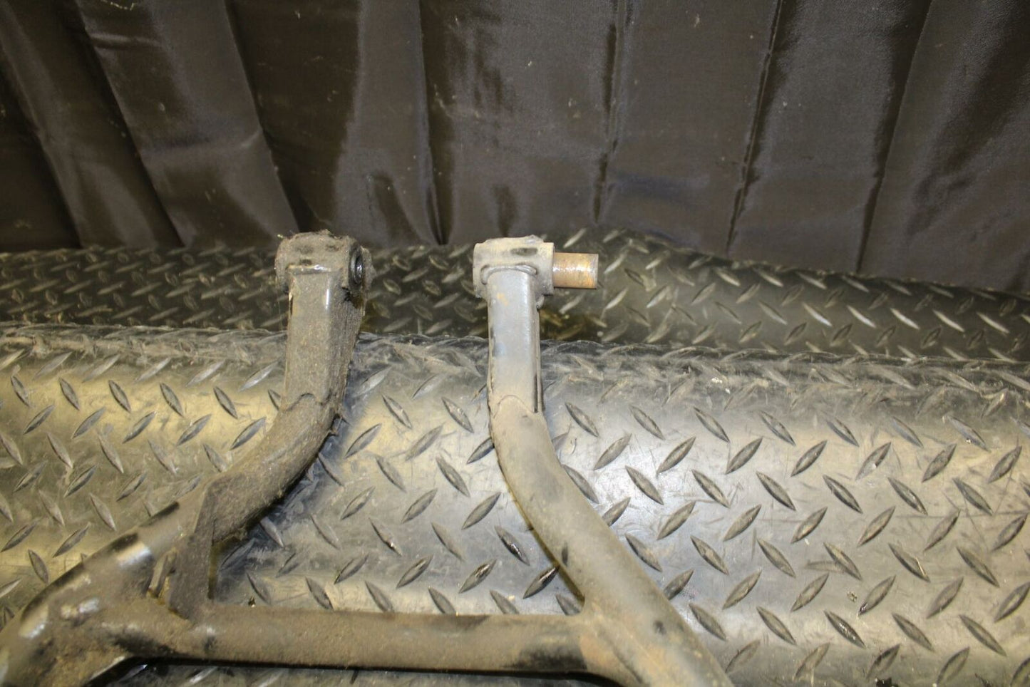 05-06 SUZUKI KATANA 750 GSX750F CENTER MAIN STAND bb166