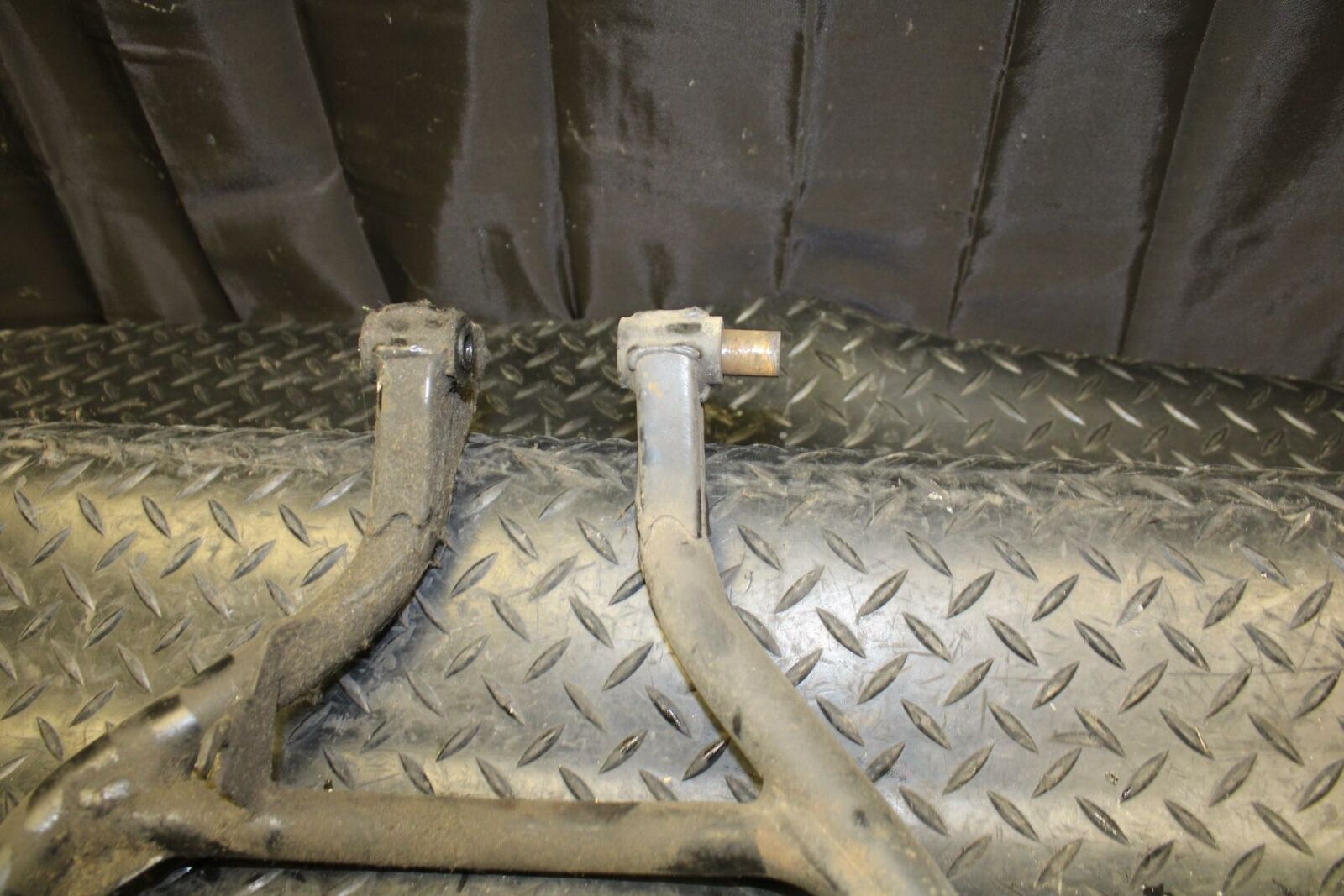 05-06 SUZUKI KATANA 750 GSX750F CENTER MAIN STAND bb166