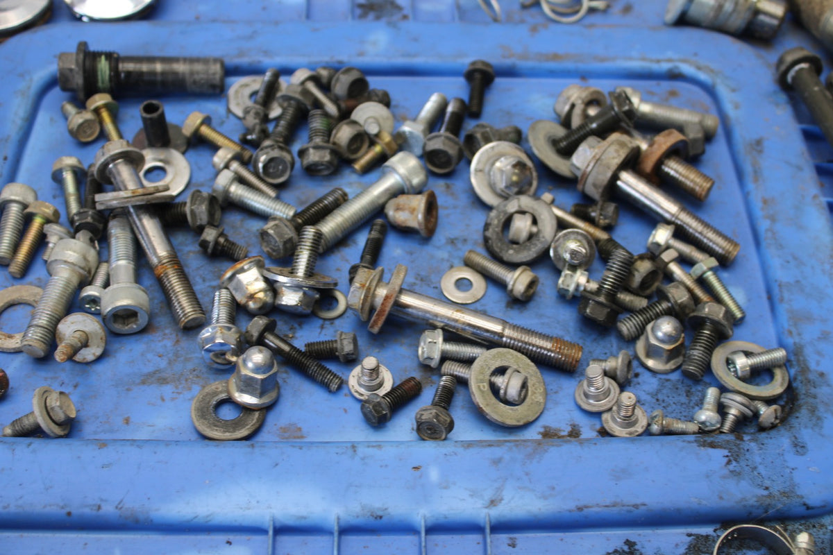 03-08 HONDA VTX1300C MOUNTING BOLTS HARDWARE SCREWS BB868