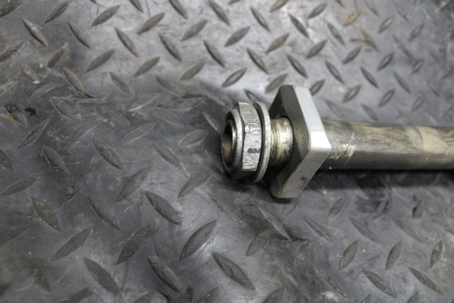08-09 SUZUKI GSXR750 REAR AXLE BACK WHEEL RIM PIVOT BOLT AXEL BB208