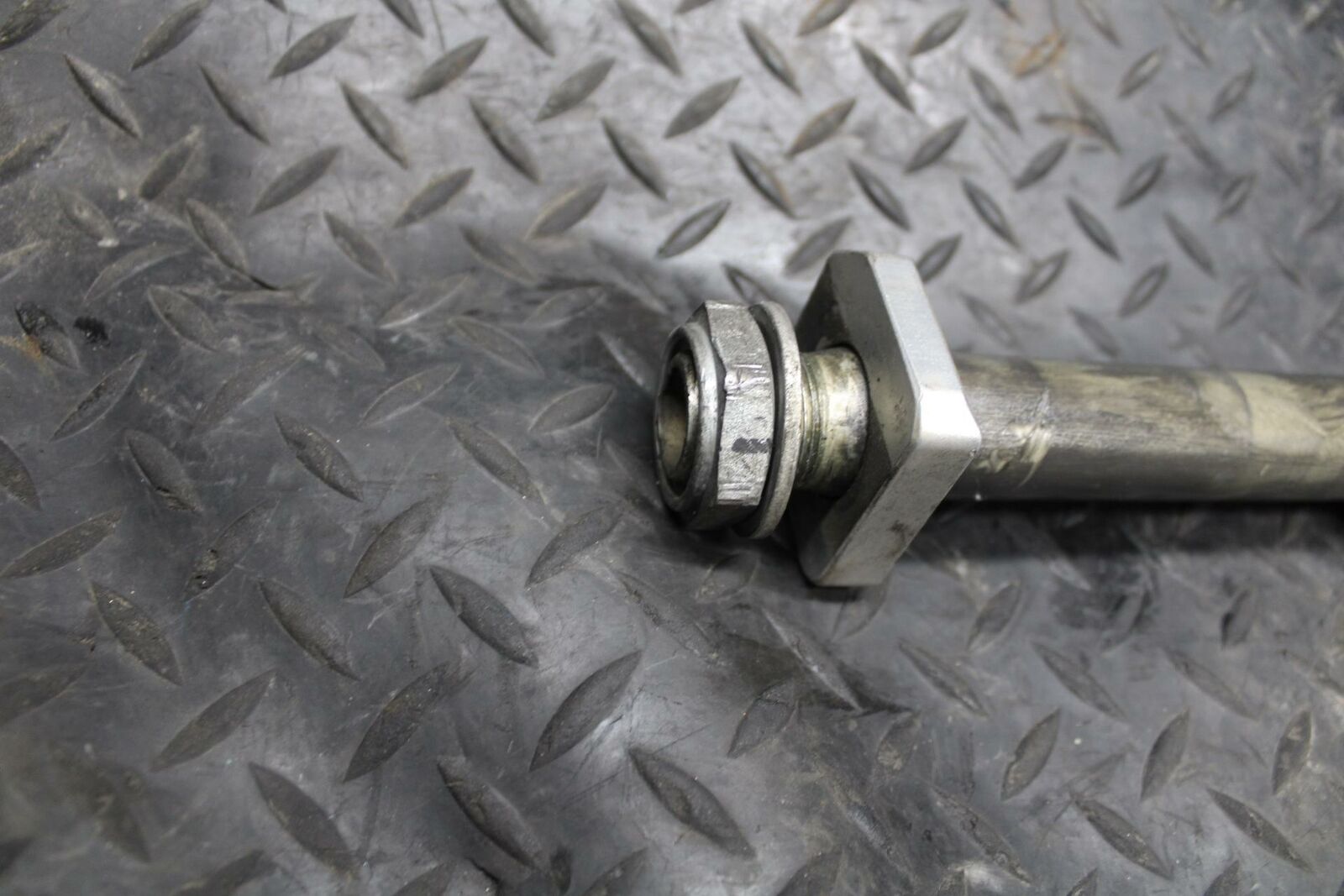 08-09 SUZUKI GSXR750 REAR AXLE BACK WHEEL RIM PIVOT BOLT AXEL BB208