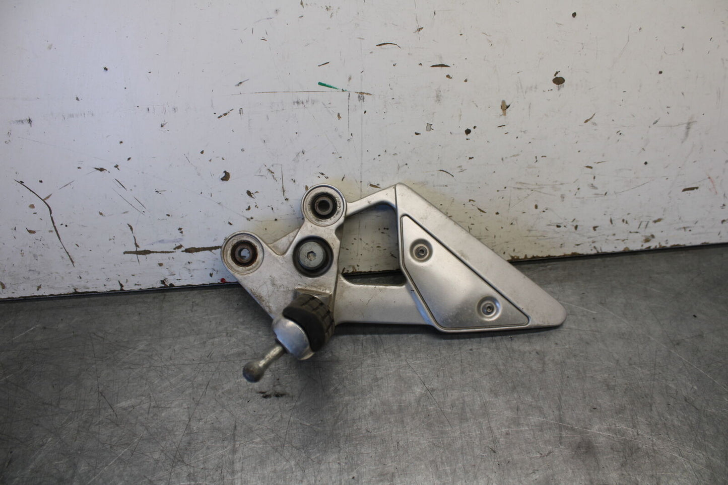 07-09 YAMAHA FZ6 LEFT REARSET REAR SET DRIVER FOOT PEG REST STOP BB713