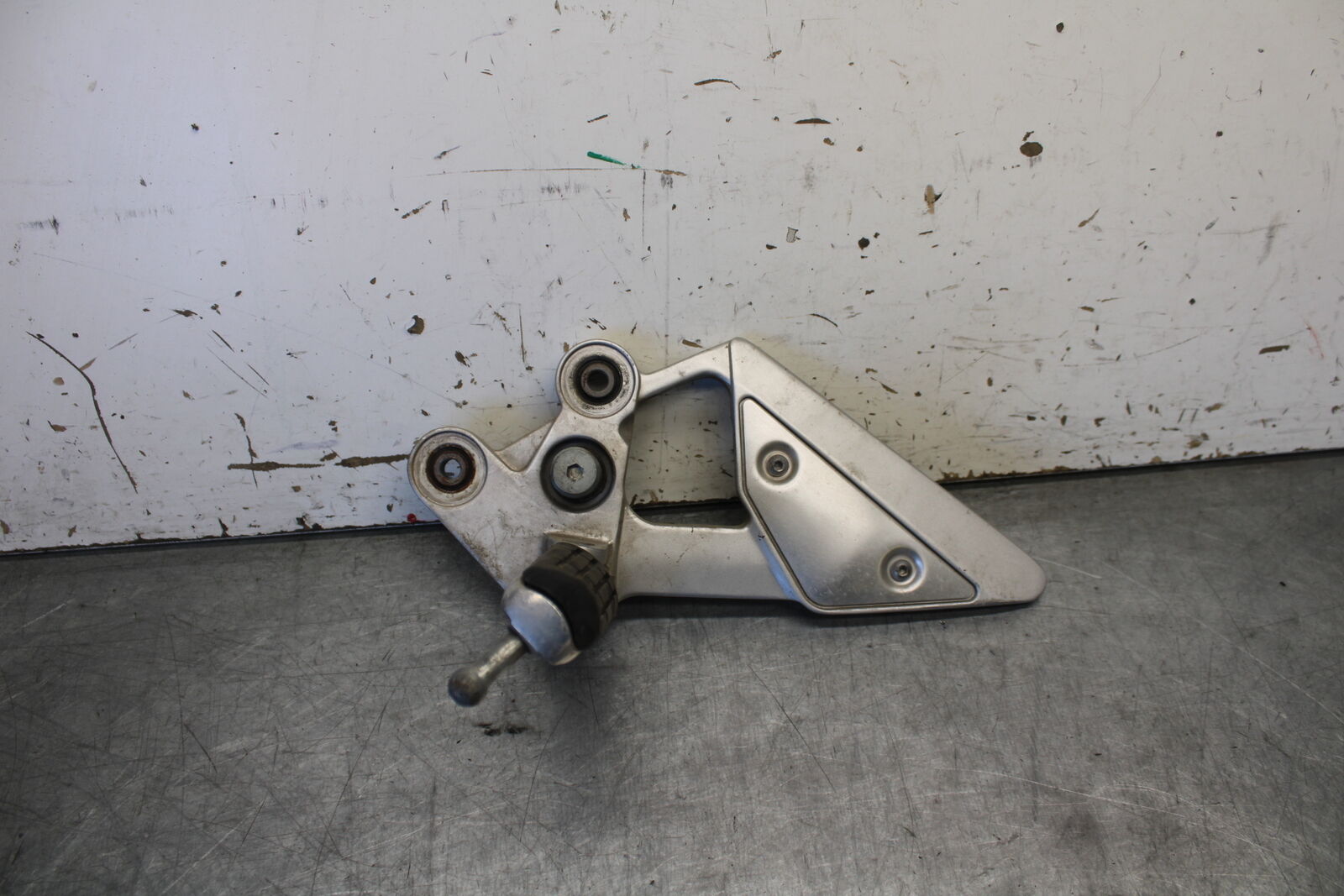 07-09 YAMAHA FZ6 LEFT REARSET REAR SET DRIVER FOOT PEG REST STOP BB713