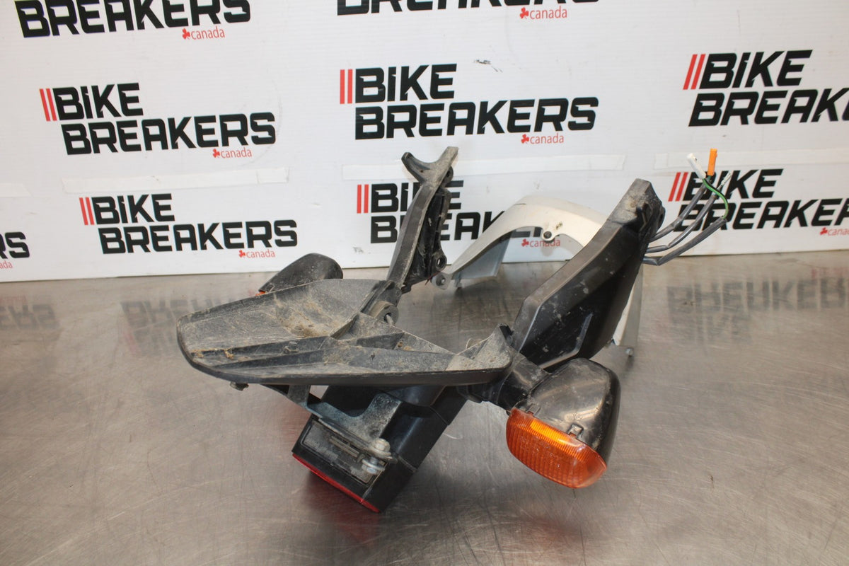 05-06 HONDA CBR600RR REAR BACK FENDER MUD GUARD BB893
