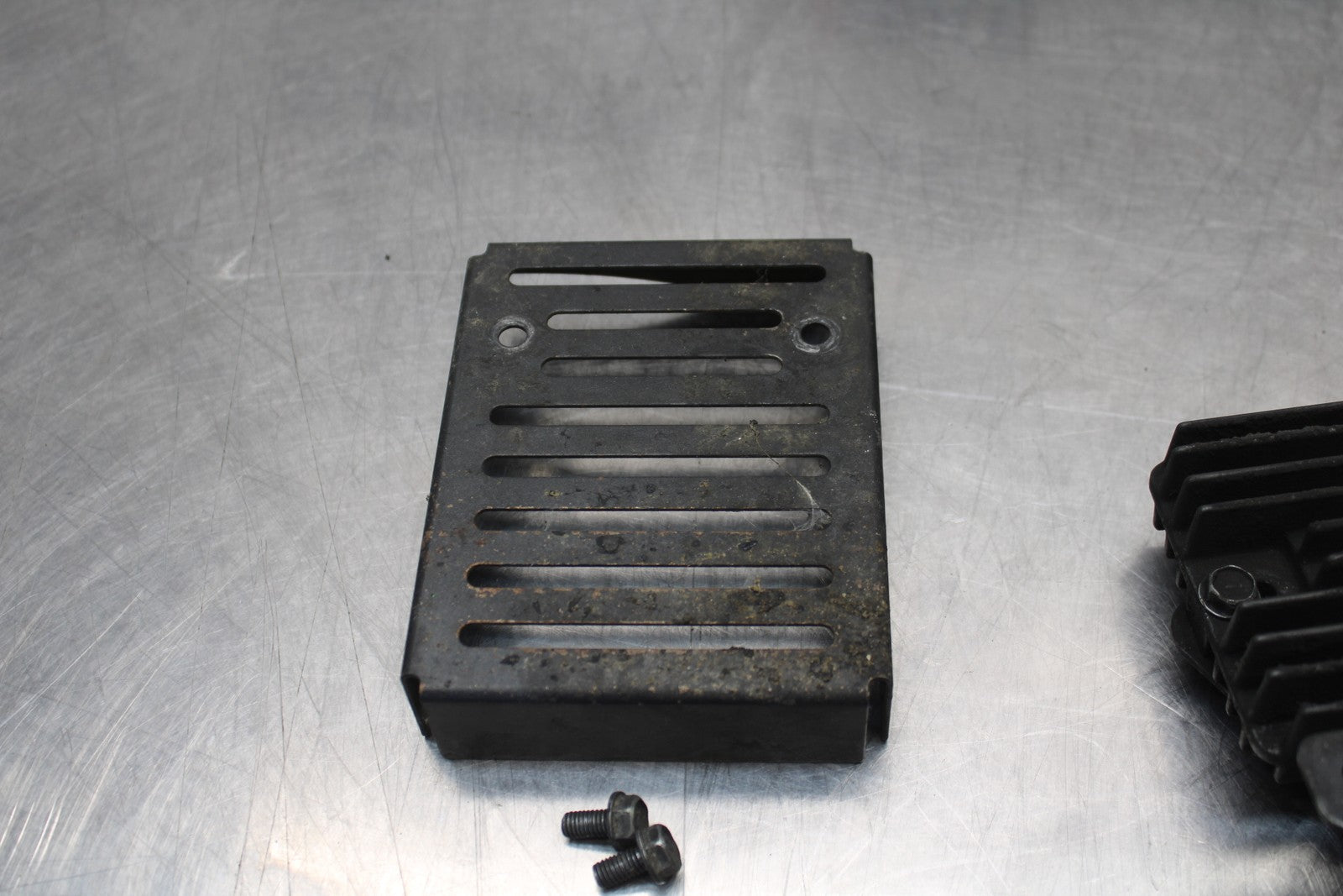 08 KAWASAKI VULCAN 900 RECTIFIER VOLTAGE REGULATOR & COVER BB184