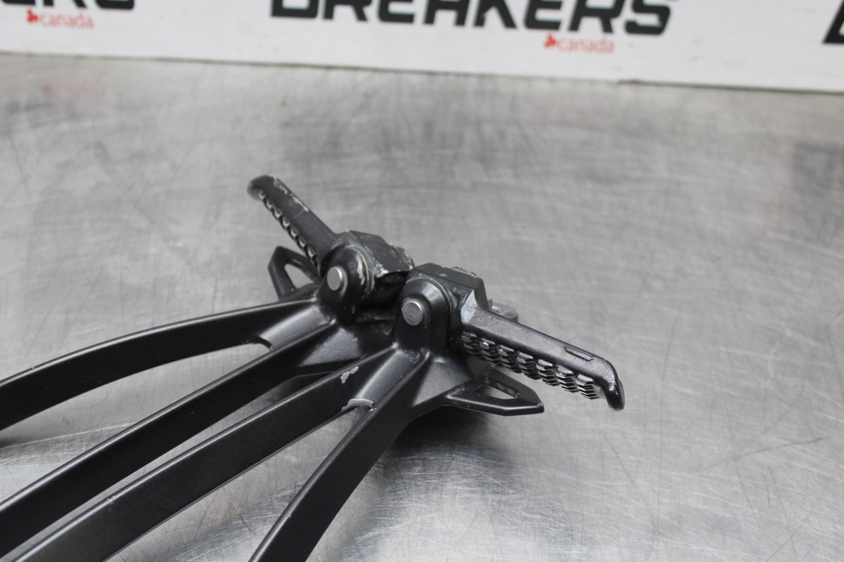 08 KAWASAKI NINJA ZX10R REAR BACK PASSENGER PEG SET PAIR BB902