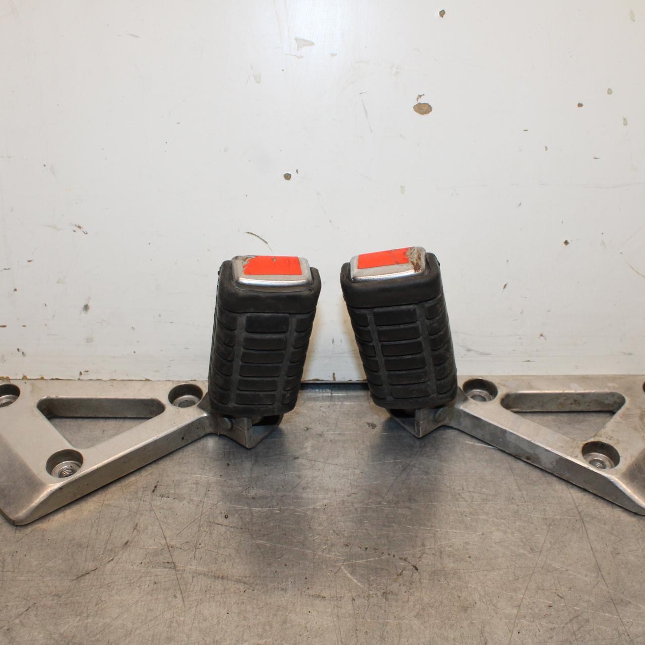 1985 Honda Shadow 500 VT500C REAR FOOT RESTS PEGS STEPS SET PAIR BB615