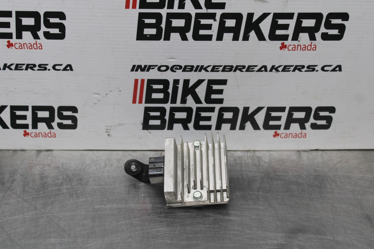18-26 KAWASAKI Z400 RECTIFIER VOLTAGE REGULATOR BB852