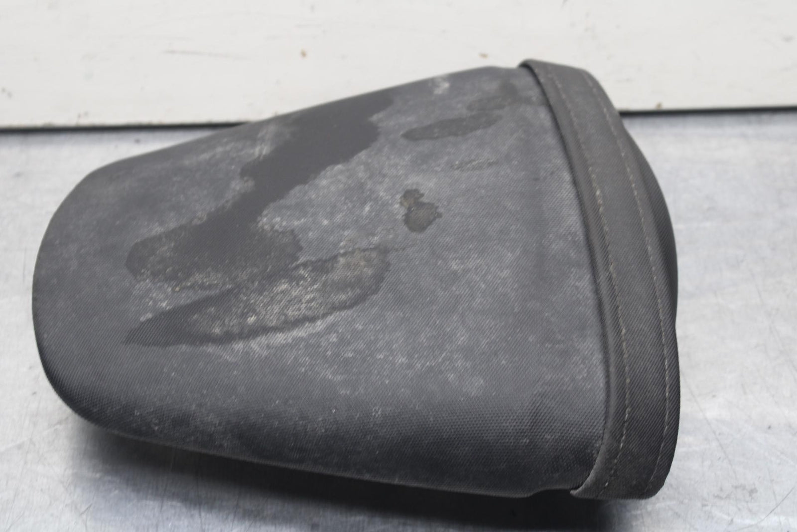 2011 Suzuki GSXR600 REAR BACK PASSENGER TANDEM SEAT PAD SADDLE PILLION BB605