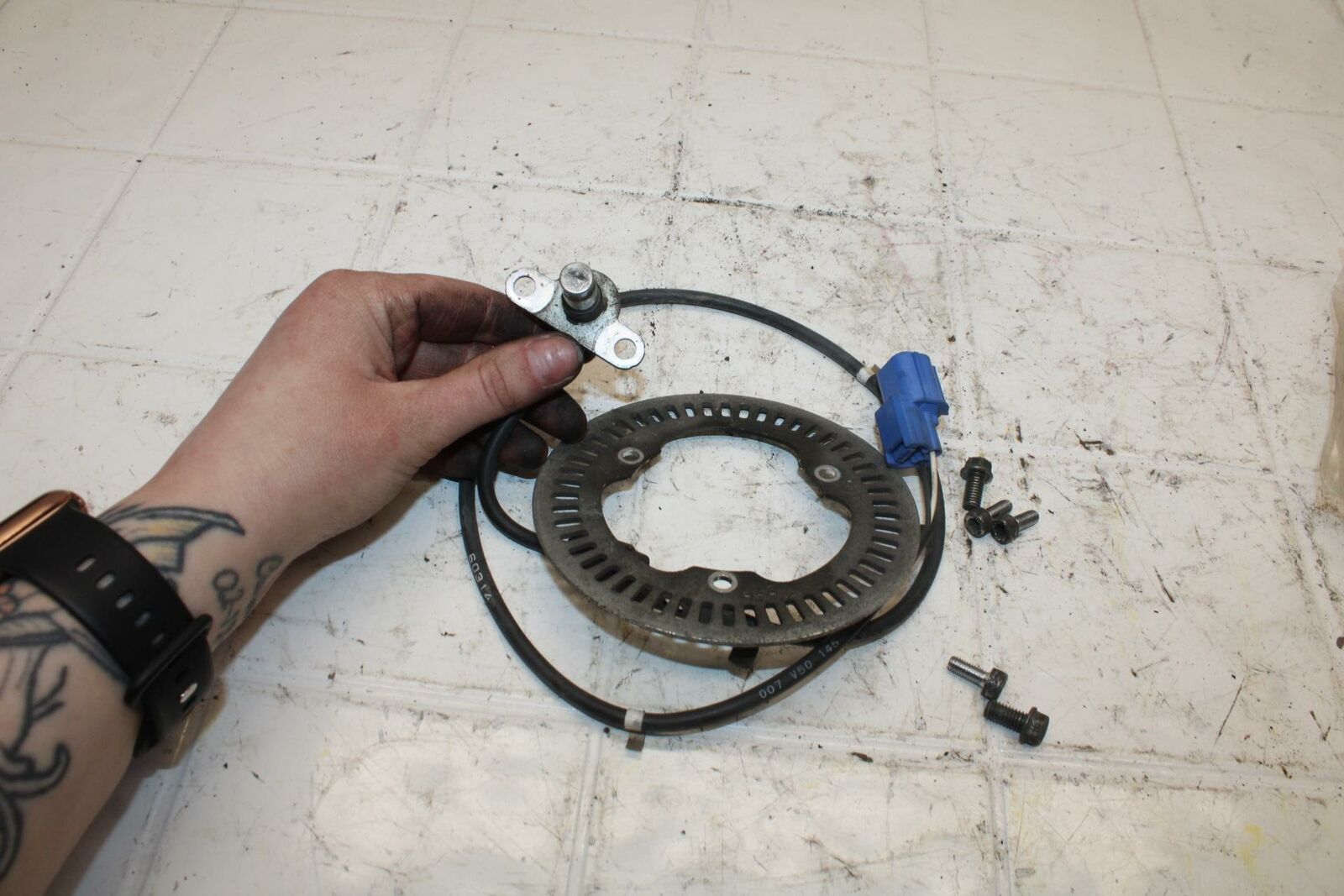 06-07 SUZUKI BANDIT 1200S ABS REAR BACK WHEEL ABS BRAKE RING DISC BB21