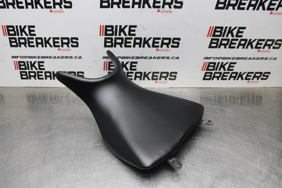 23 YAMAHA YZF R3 FRONT DRIVERS SEAT PAD SADDLE PILLION BB806