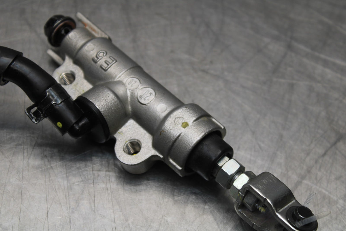 23 YAMAHA YZF R3 REAR BACK BRAKE MASTER CYLINDER W RESERVOIR BB806