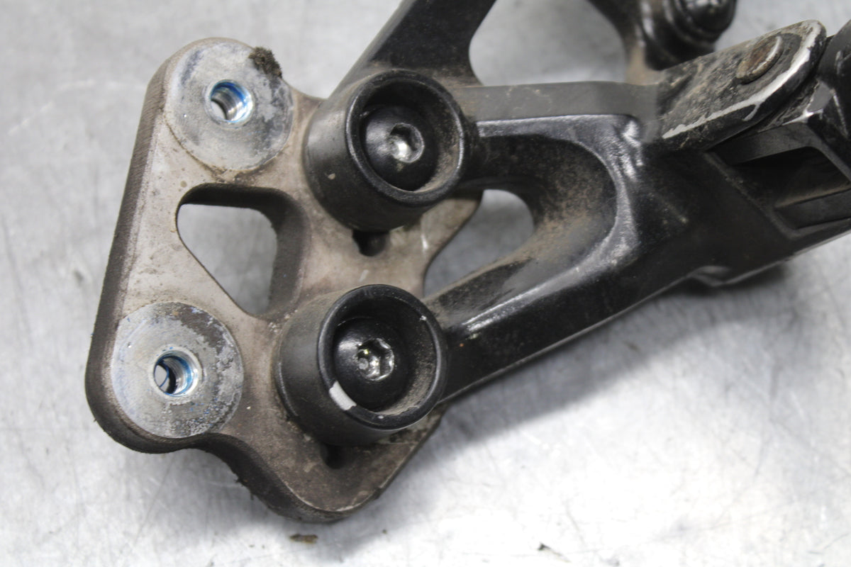 08-09 SUZUKI GSXR600 LEFT REARSET REAR SET DRIVER FOOT PEG REST STOP BB728