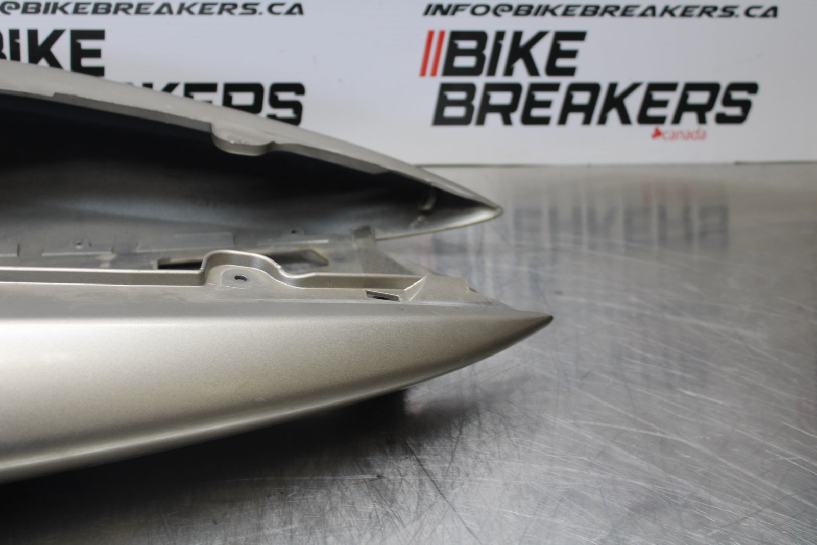 04-05 KAWASAKI NINJA ZX10R REAR BACK TAIL FAIRING COWL SHROUD BB163