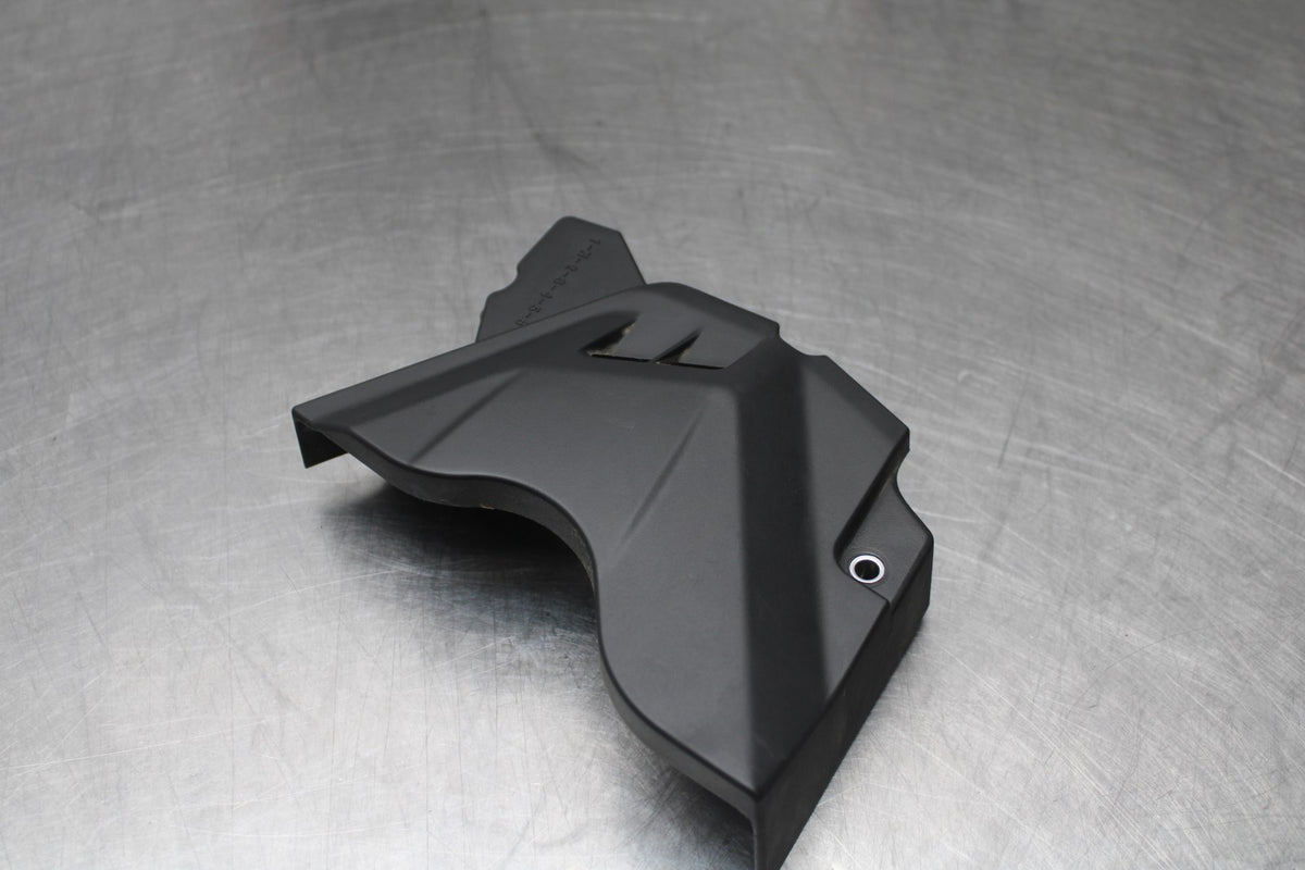 23 YAMAHA YZF R3 ENGINE SPROCKET COVER BB806