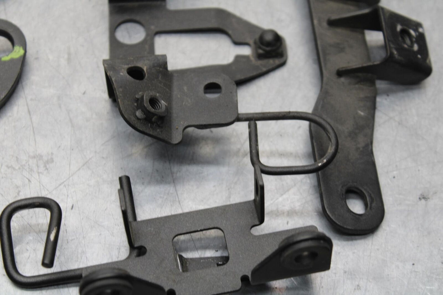 20 KAWASAKI Z400 ER400 ABS ENGINE MOUNT MOTOR BRACKET BB586