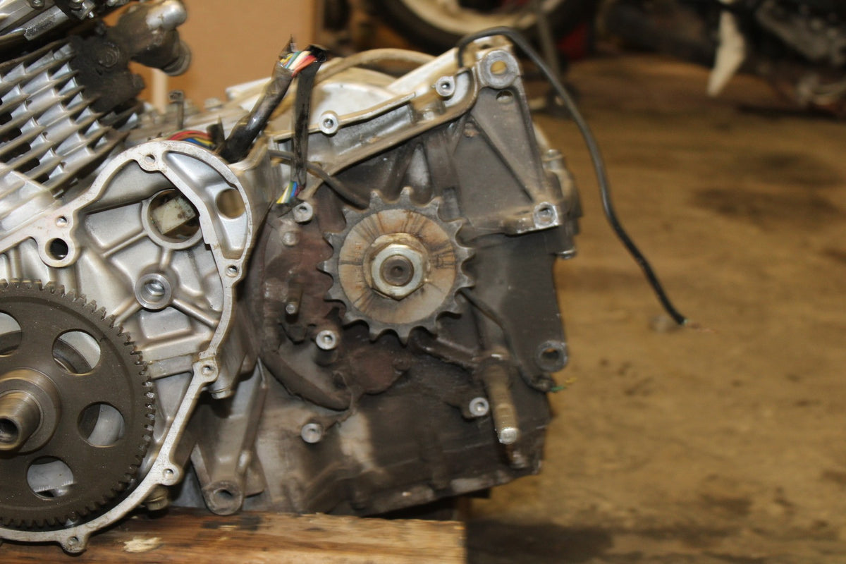 77 SUZUKI GS750 ENGINE MOTOR BB779