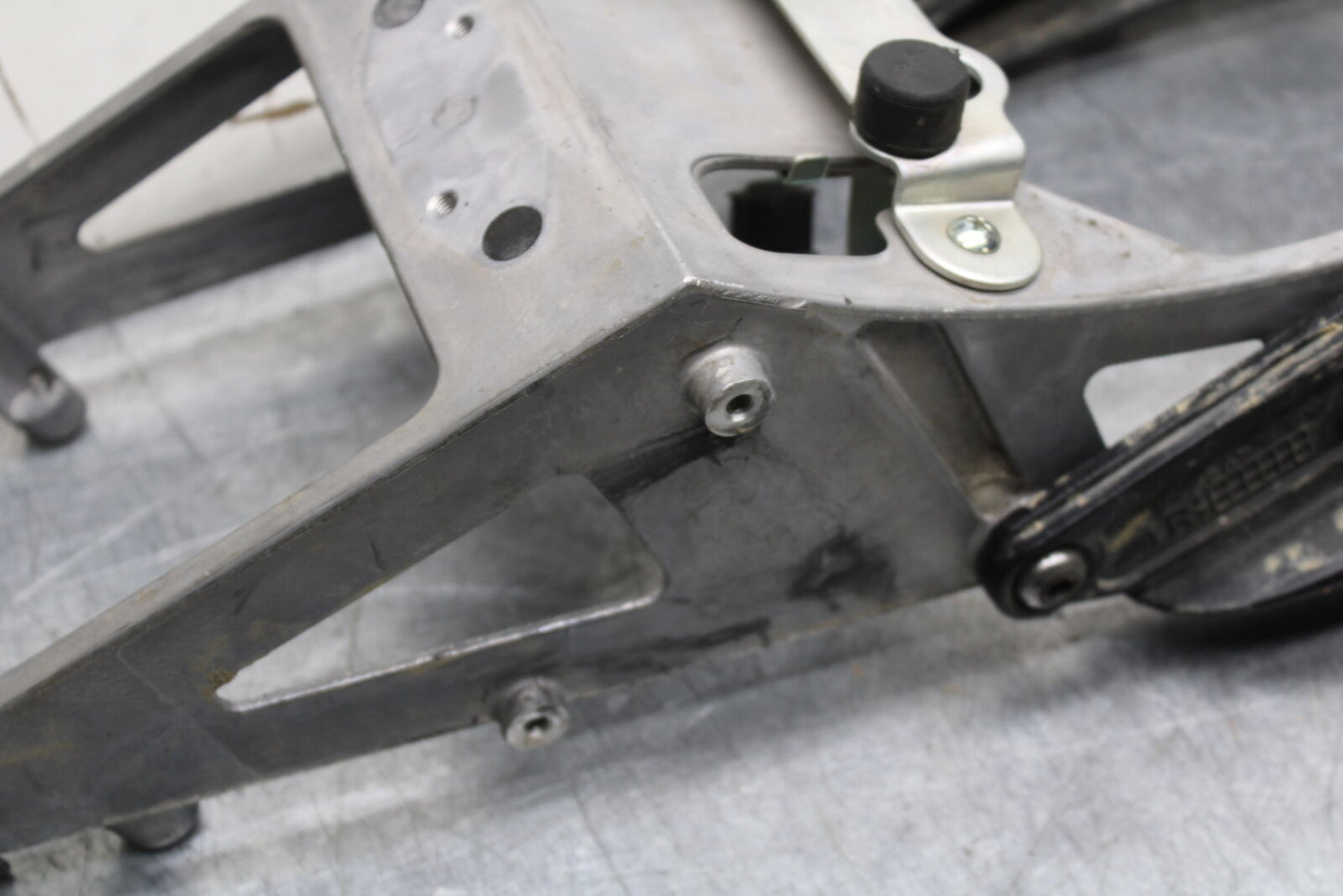06-07 SUZUKI GSXR750 REAR SUBFRAME SUB FRAME 41211-01H00-YAP 41231-41G10 BB670
