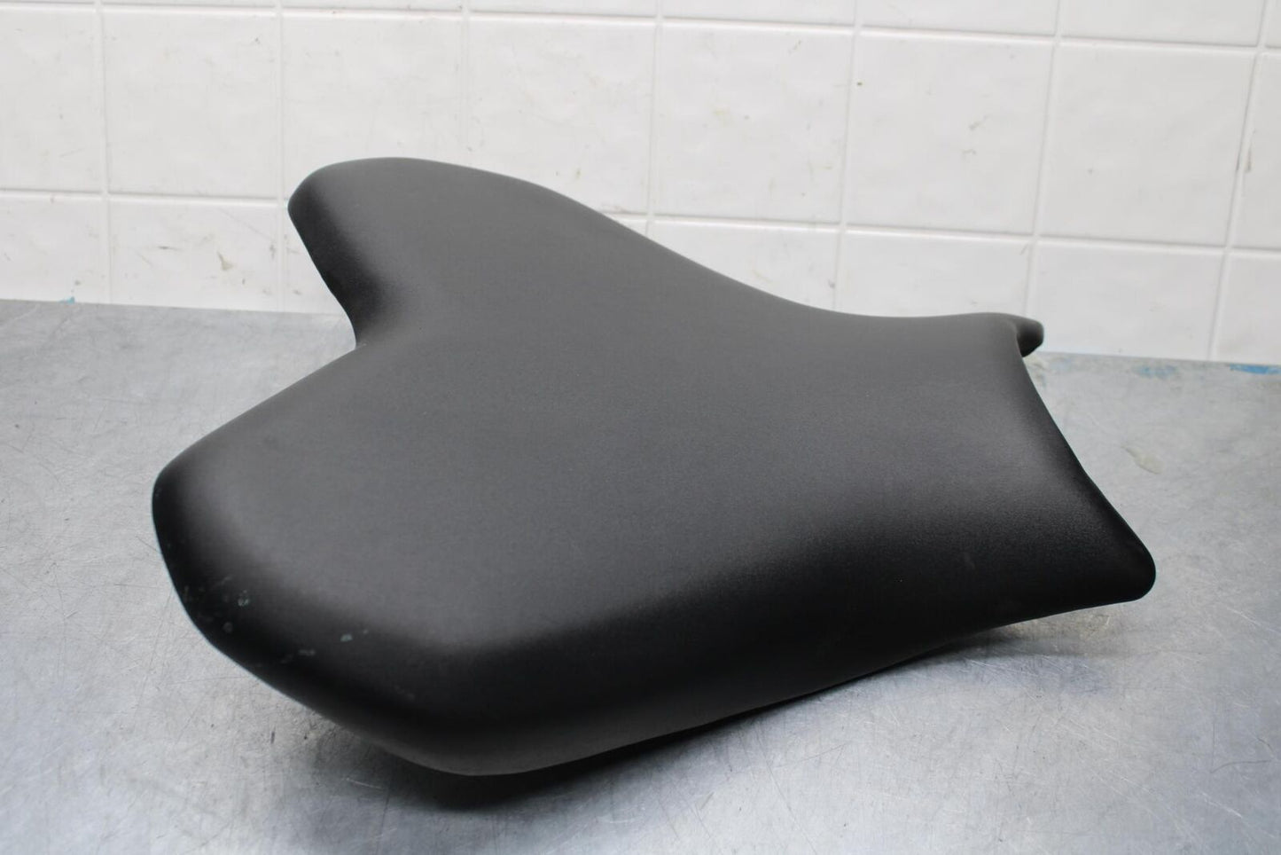 22-23 YAMAHA YZF R7 FRONT DRIVERS SEAT PAD SADDLE PILLION BB583