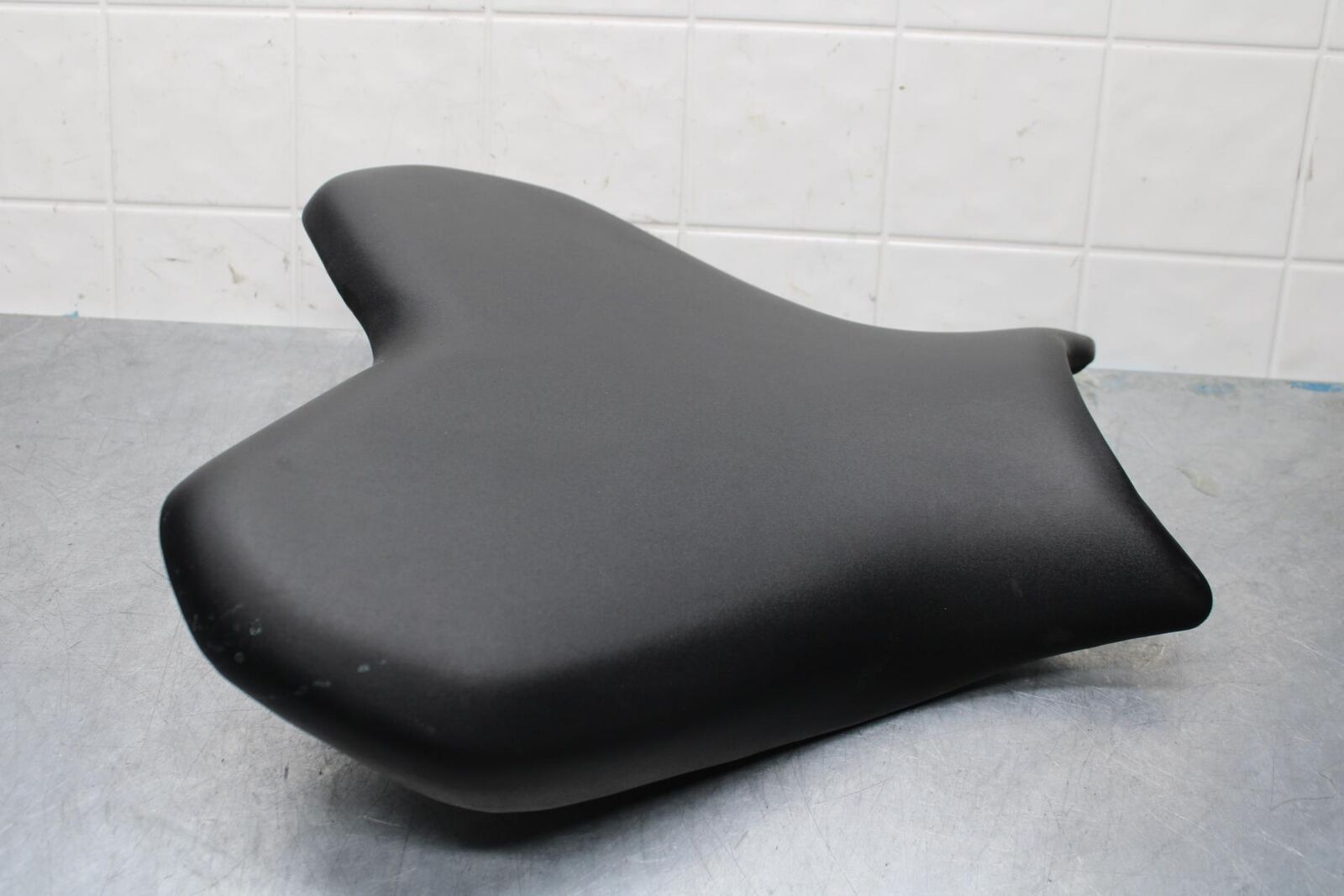 22-23 YAMAHA YZF R7 FRONT DRIVERS SEAT PAD SADDLE PILLION BB583