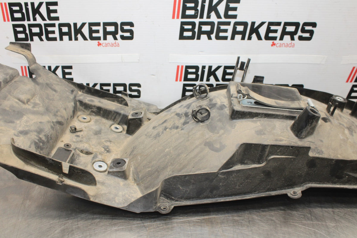 09 KAWASAKI CONCOURS 14 ZG1400B REAR TAIL UNDERTAIL FAIRING COWL FENDER  BB875