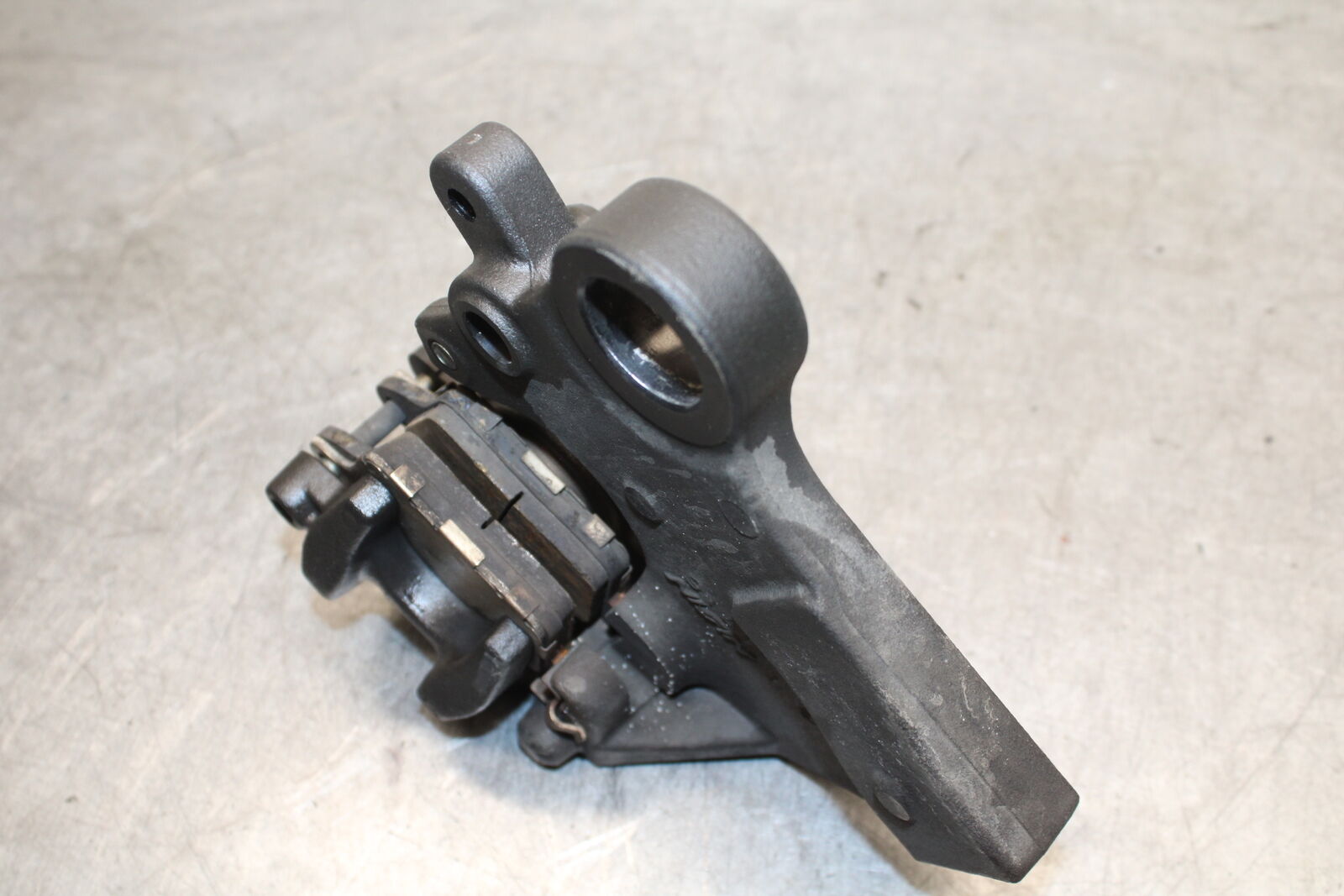 13-18 KAWASAKI NINJA ZX6R REAR BRAKE CALIPER W MOUNT BRACKET 43080-0114-DJ BB666