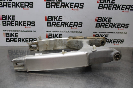 98-05 HONDA SUPER HAWK 1000 VTR1000F REAR SWINGARM BACK SWING ARM BB821