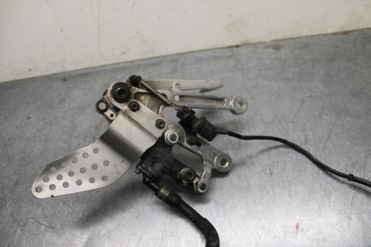 00-01 YAMAHA YZF R1 RIGHT REARSET REAR SET DRIVER FOOT PEG REST STOP BB755
