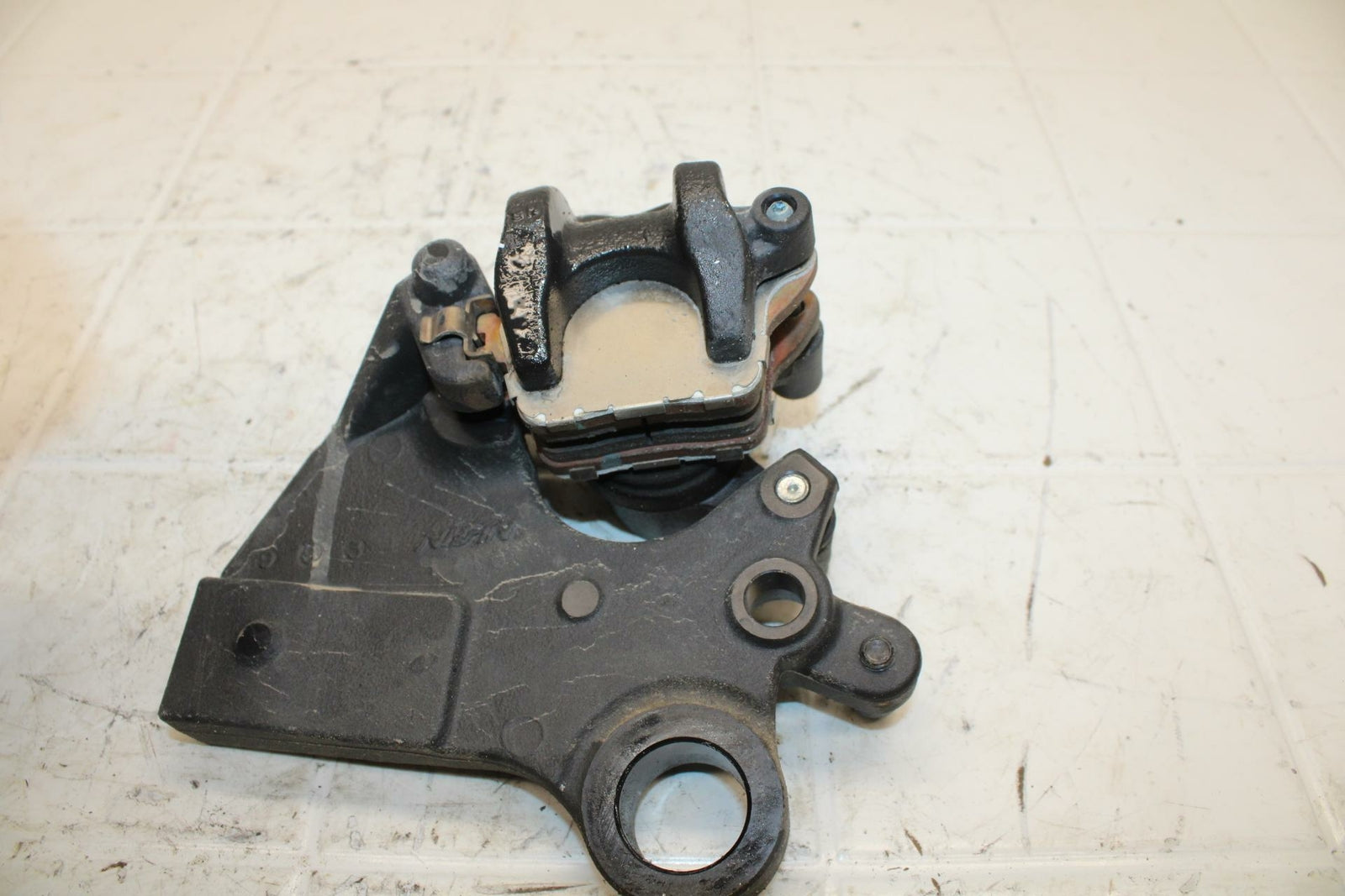 19-20 KAWASAKI NINJA ZX6R REAR BACK BRAKE CALIPER W MOUNT BRACKET BB407