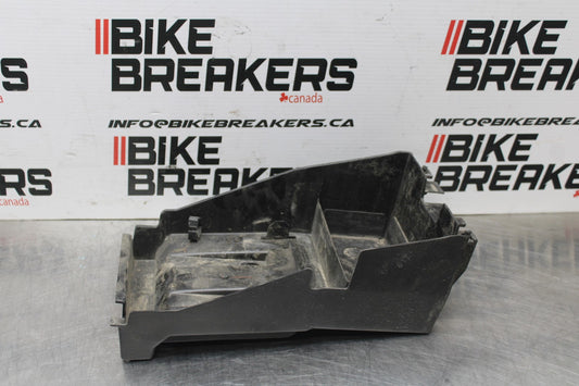 24 KAWASAKI NINJA 500 ABS REAR BACK TAIL UNDERTAIL BATTERY TRAY PLASTIC BB818