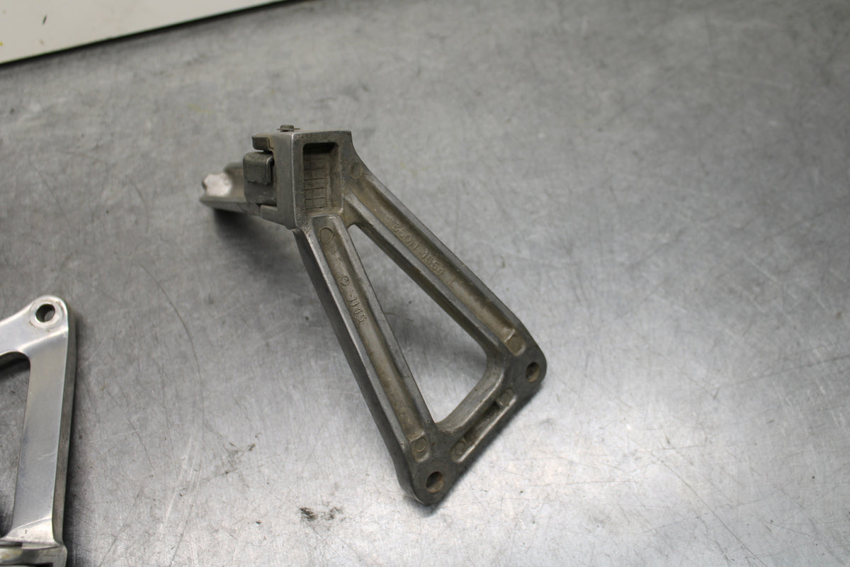 93-94 KAWASAKI NINJA ZX7R REAR BACK PASSENGER PEG SET PAIR BB122