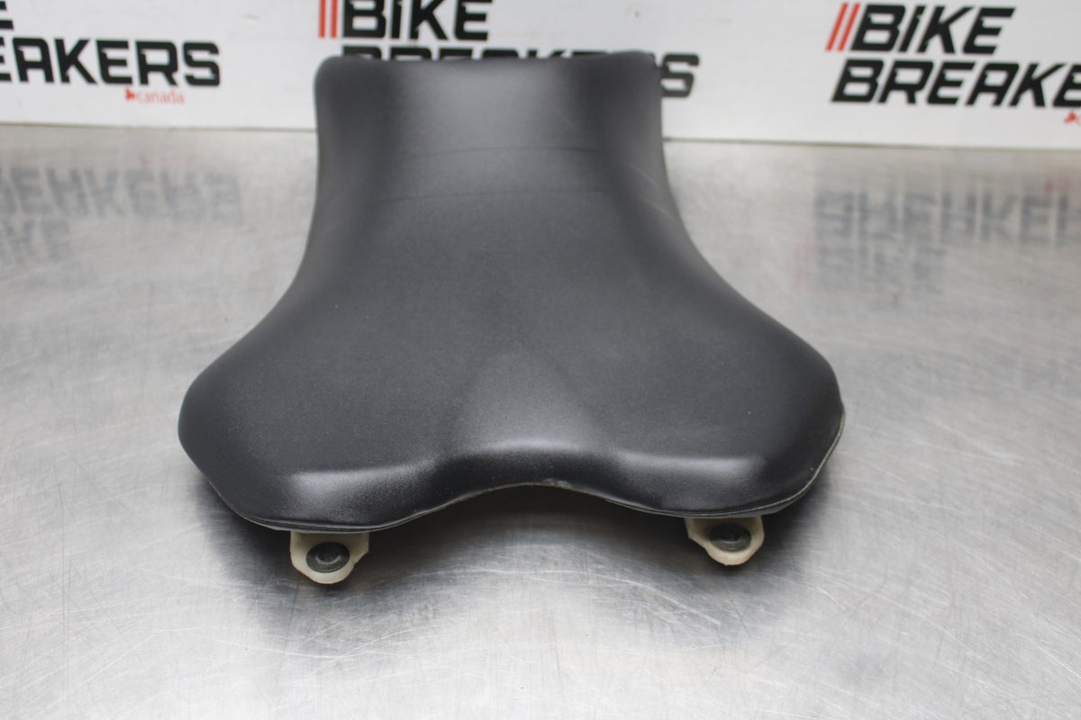 07 YAMAHA YZF R1 FRONT DRIVERS SEAT PAD SADDLE PILLION BB826
