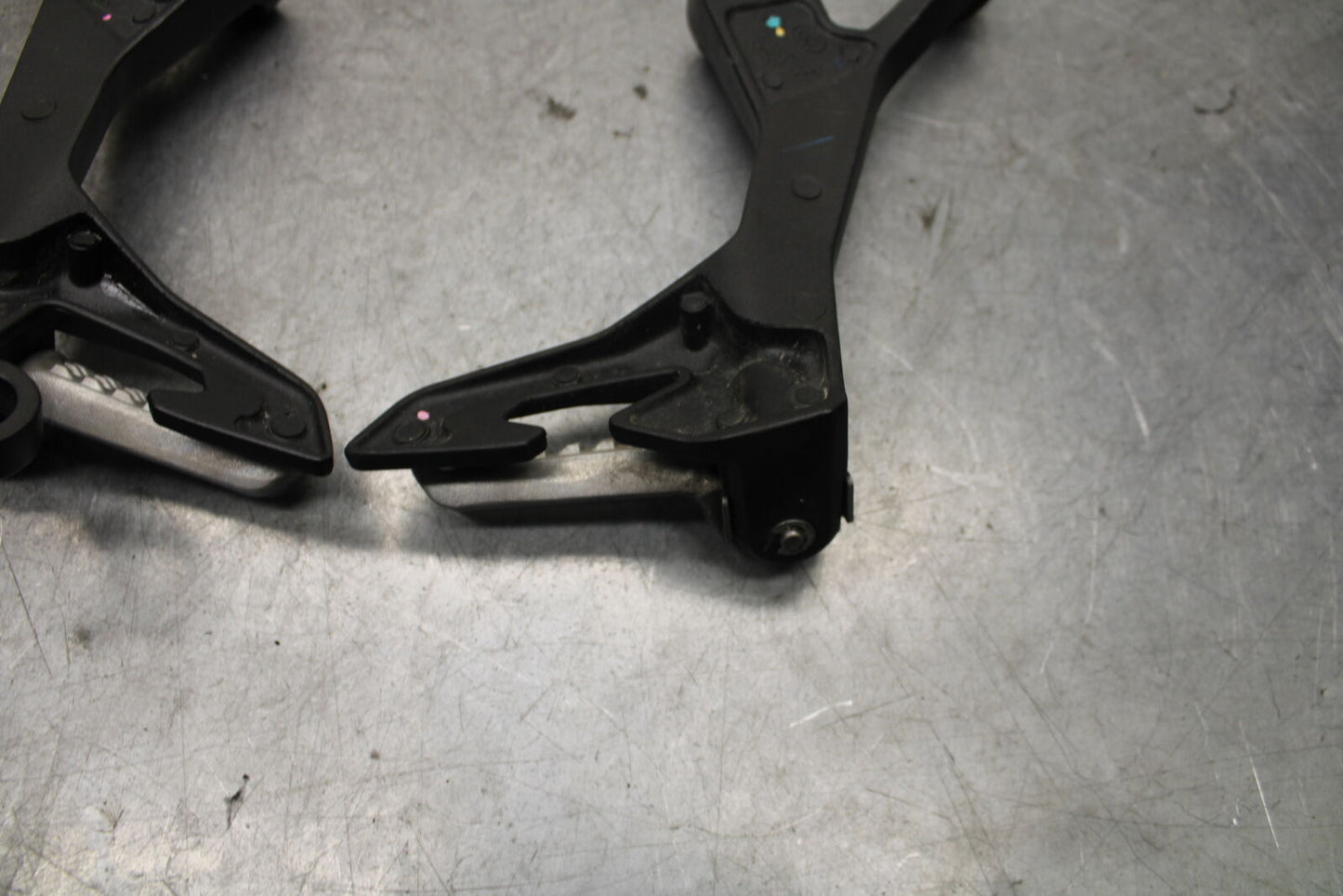 18-23 KAWASAKI NINJA 400 REAR BACK PASSENGER PEG SET PAIR  BB660