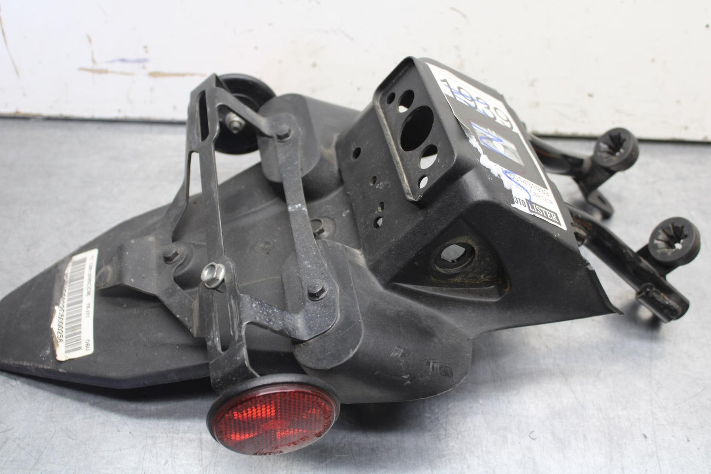 11-19 HONDA CBR125R REAR BACK FENDER MUD GUARD BB105