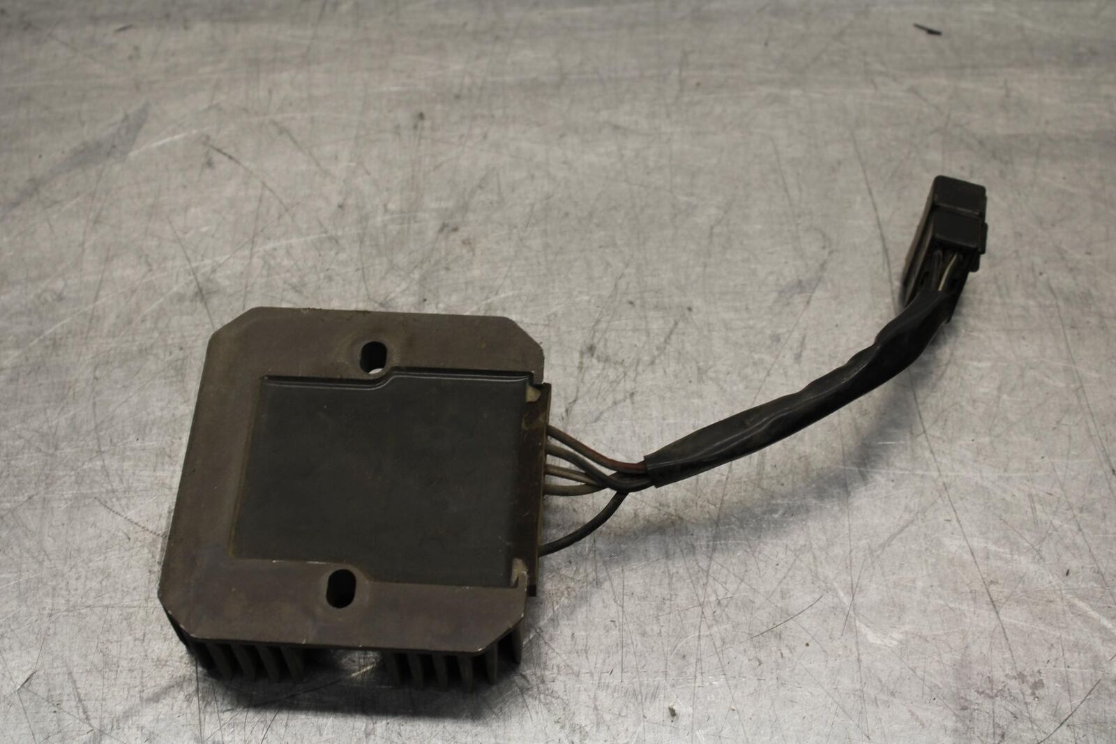 2004 Suzuki Intruder 1500 VL1500 RECTIFIER VOLTAGE REGULATOR 32800-44D11 BB573