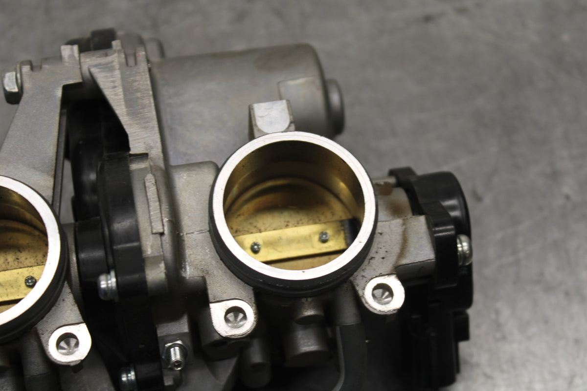 14-17 YAMAHA FZ09 MAIN FUEL INJECTORS / THROTTLE BODIES BB111