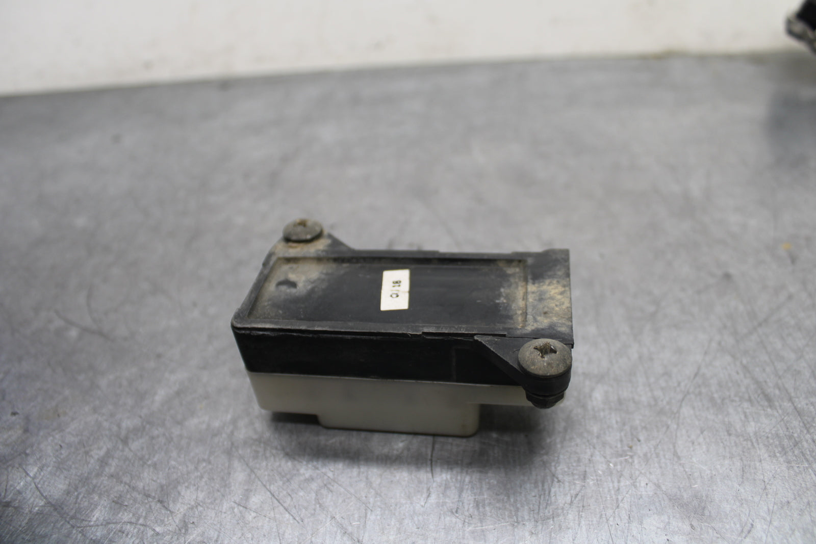 91-92 SUZUKI GSXR750 M  RELAY ASSEMBLY FUSE BOX BB125