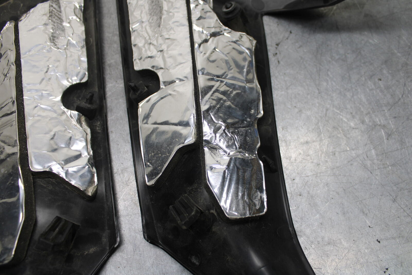 18-24 KAWASAKI NINJA 650 LEFT & RIGHT MID UPPER SIDE FAIRING COWL PLASTIC BB725