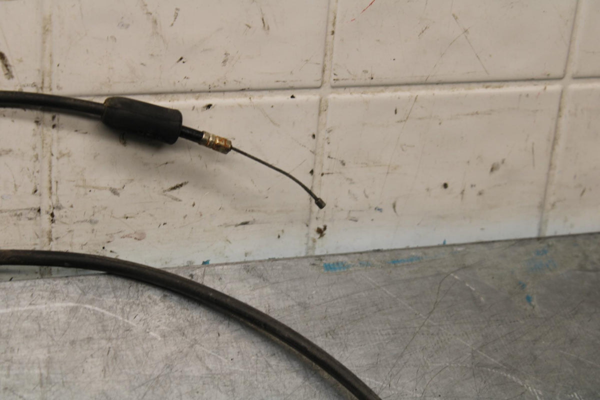 75 SUZUKI GT 550 CLUTCH THROTTLE BRAKECABLE LINE BB67
