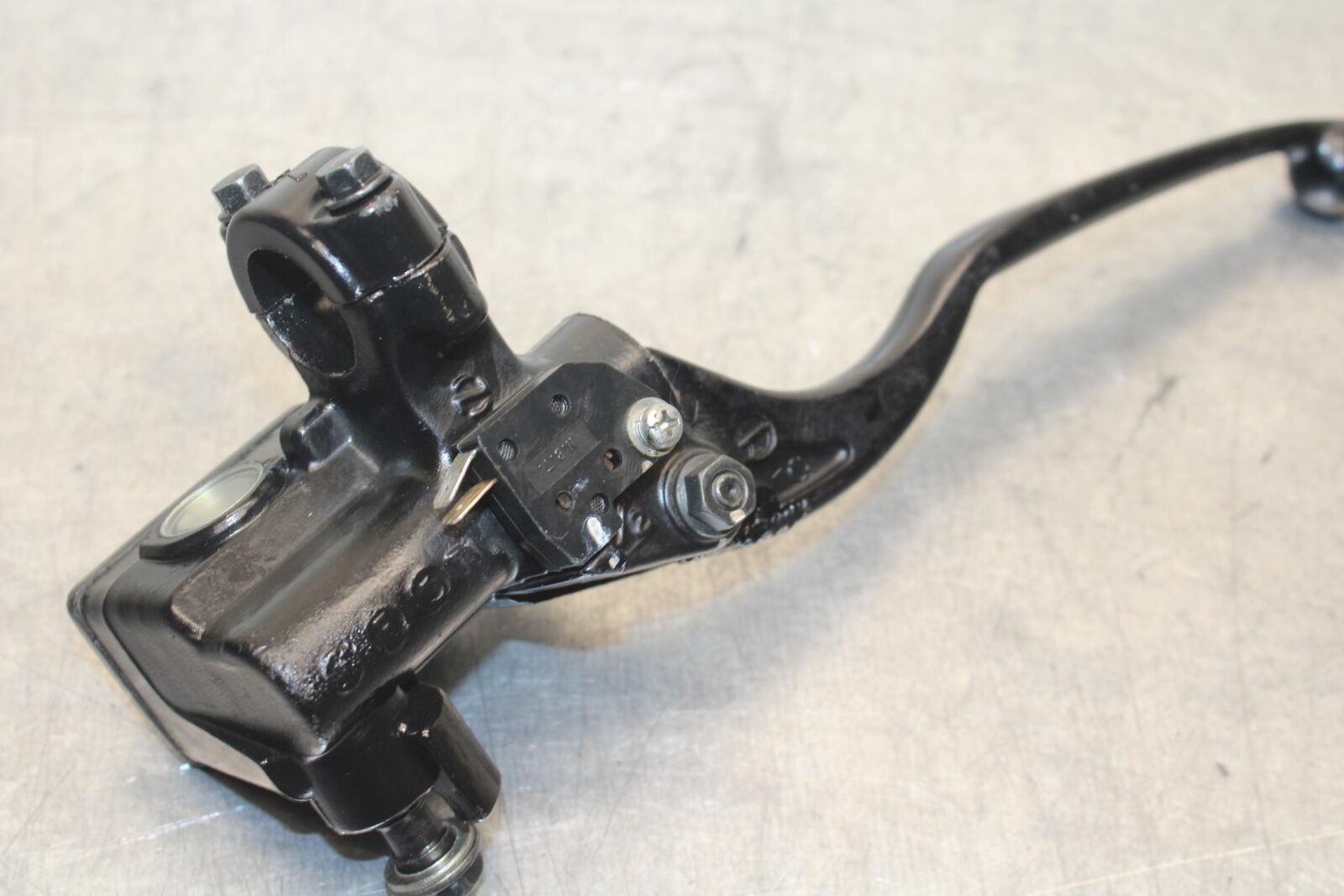 2009 Kawasaki Ninja EX250J FRONT BRAKE MASTER CYLINDER w/ LEVER 43015-0110 BB87