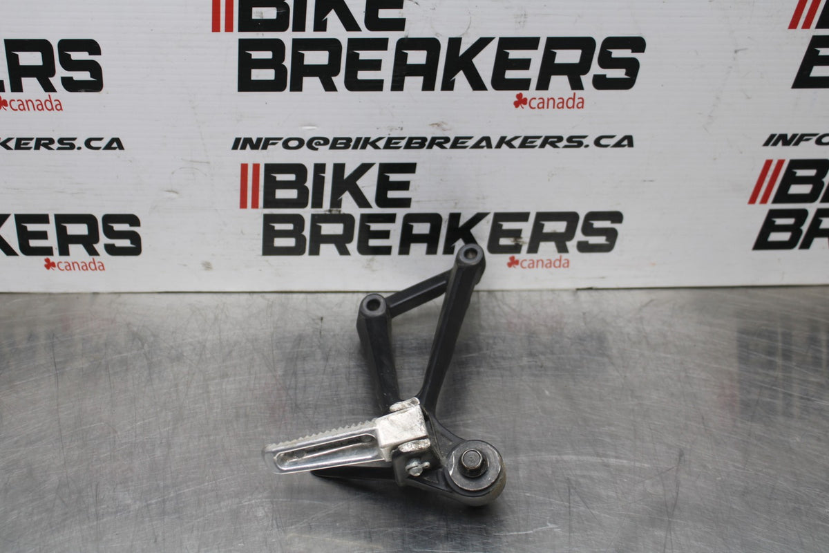 17-18 YAMAHA YZF R3 RIGHT REAR BACK PASSENGER PEG BB813