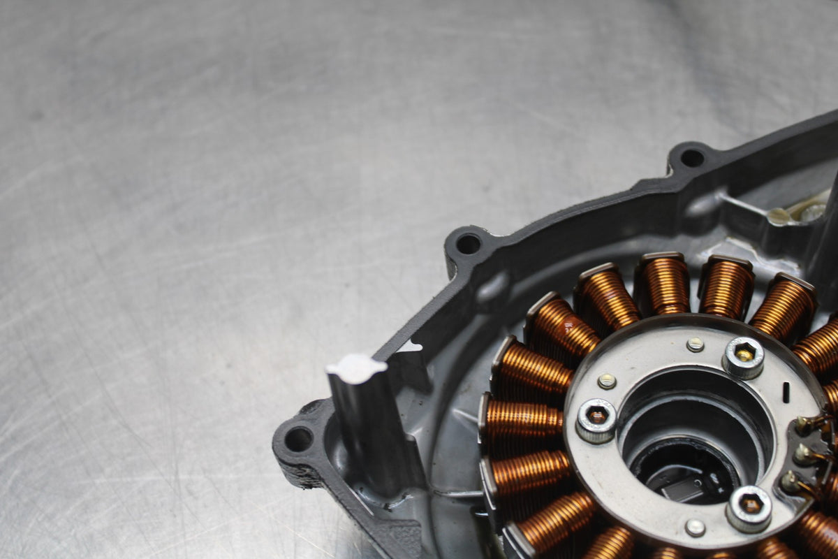 17-18 YAMAHA YZF R3 STATOR GENERATOR ALTERNATOR & COVER BB813