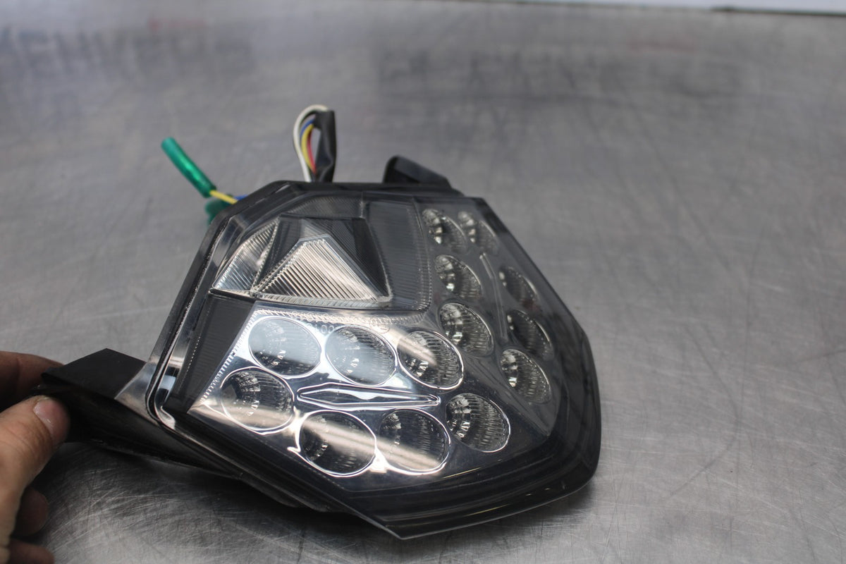08 KAWASAKI NINJA ZX10R AFTERMARKET REAR TAIL TAILLIGHT BACK BRAKE LIGHT BB902