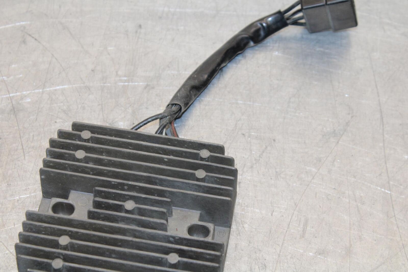 2004 Suzuki Intruder 1500 VL1500 RECTIFIER VOLTAGE REGULATOR 32800-44D11 BB573
